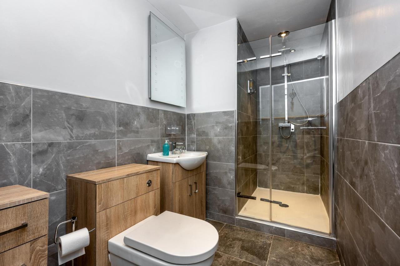 The New Lodge Pontardawe エクステリア 写真