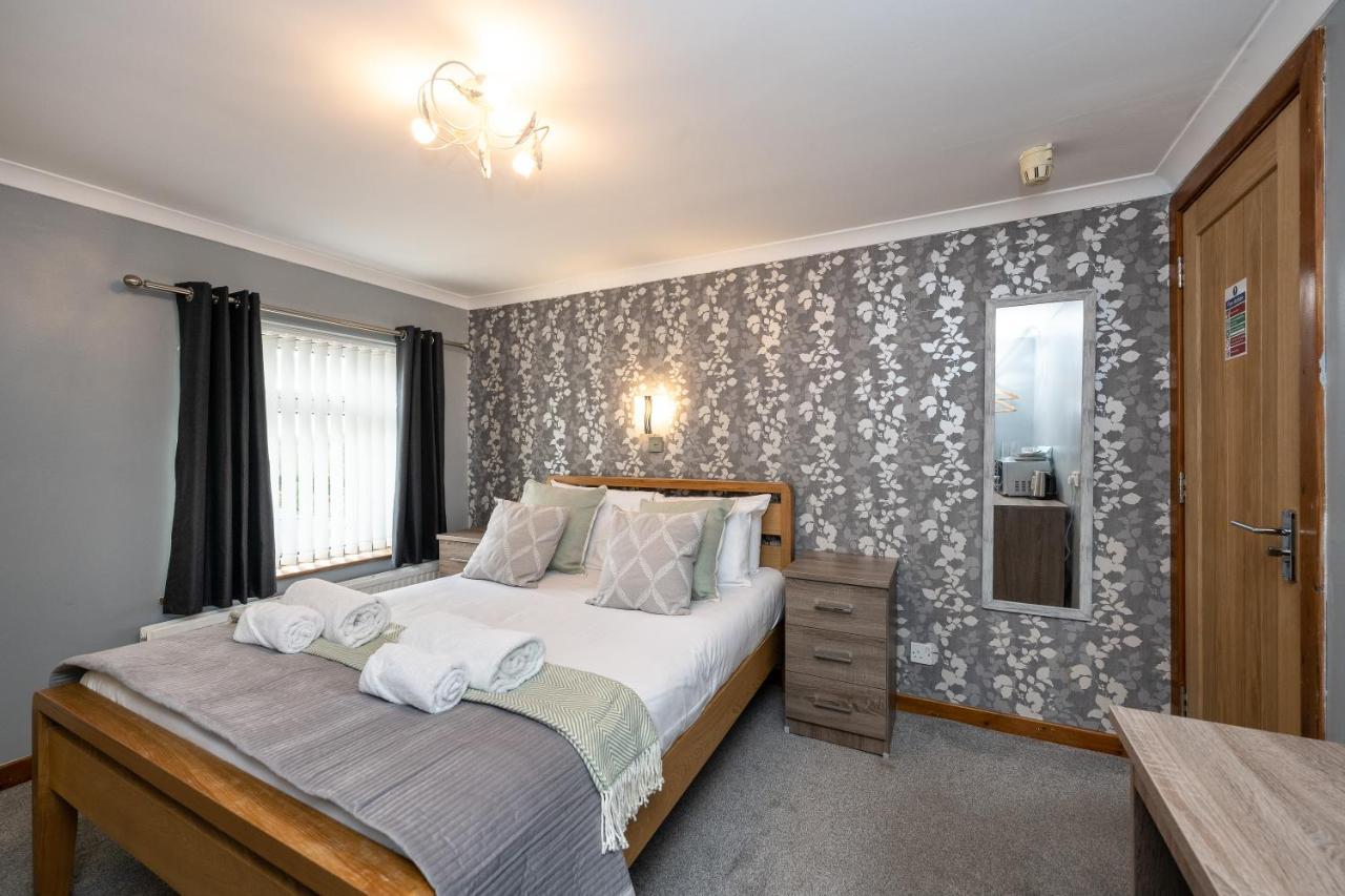 The New Lodge Pontardawe エクステリア 写真