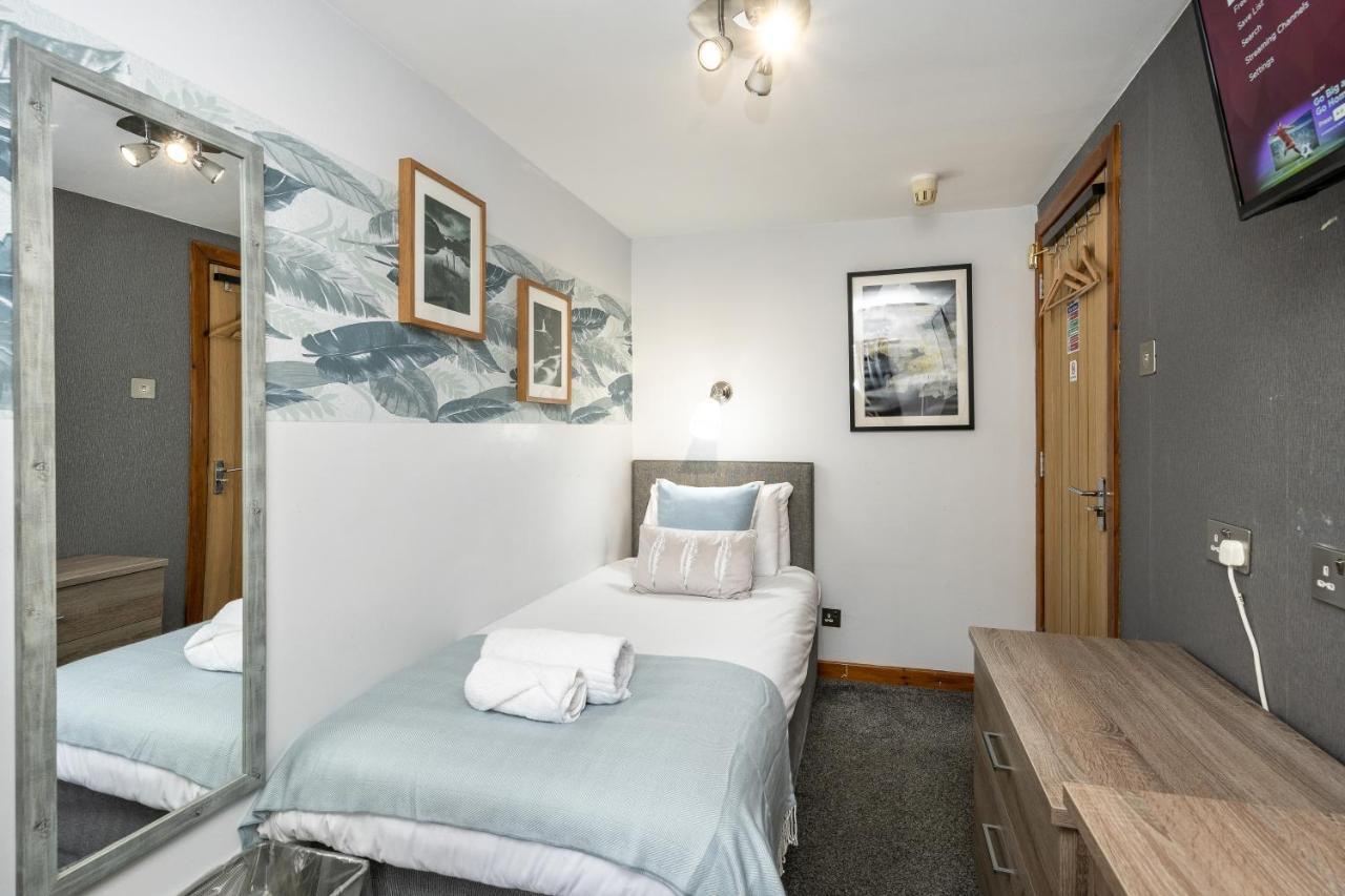 The New Lodge Pontardawe エクステリア 写真