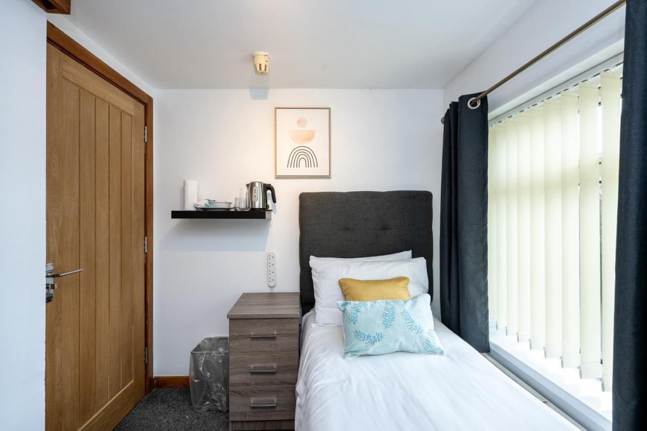The New Lodge Pontardawe エクステリア 写真