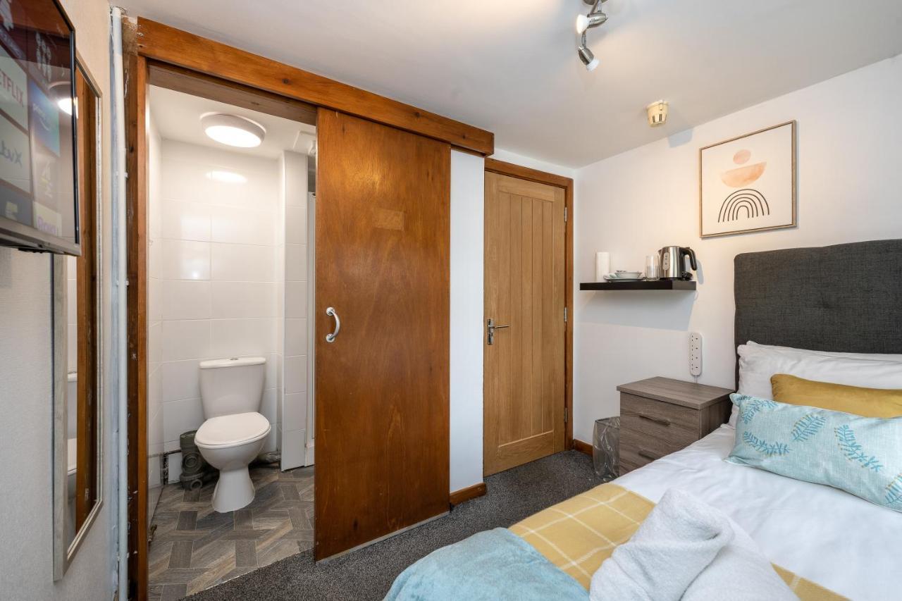 The New Lodge Pontardawe エクステリア 写真