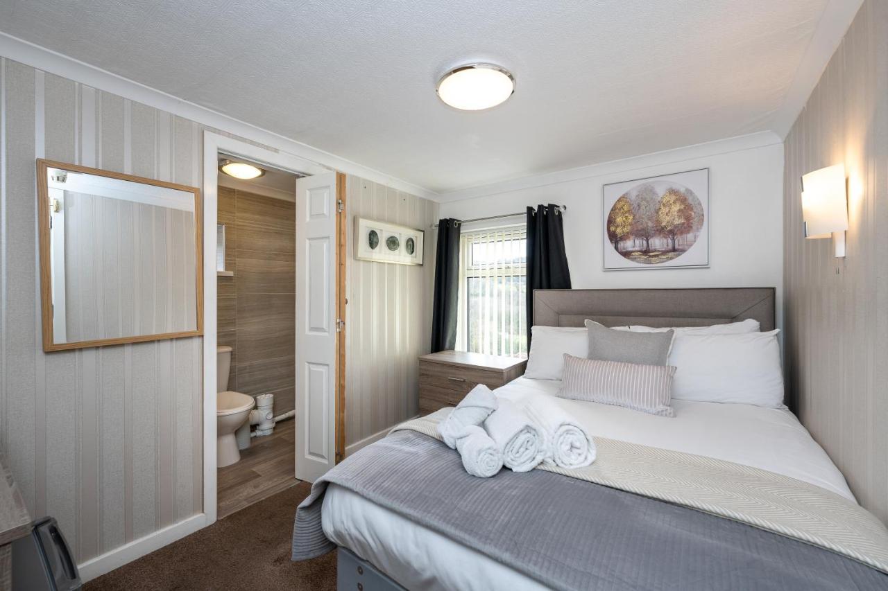 The New Lodge Pontardawe エクステリア 写真