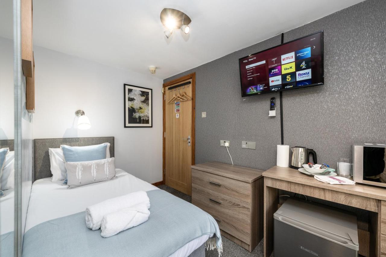 The New Lodge Pontardawe エクステリア 写真
