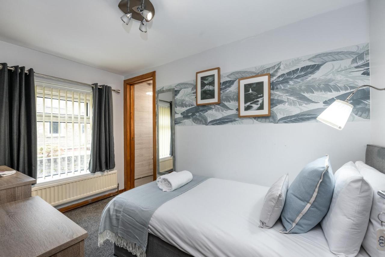The New Lodge Pontardawe エクステリア 写真