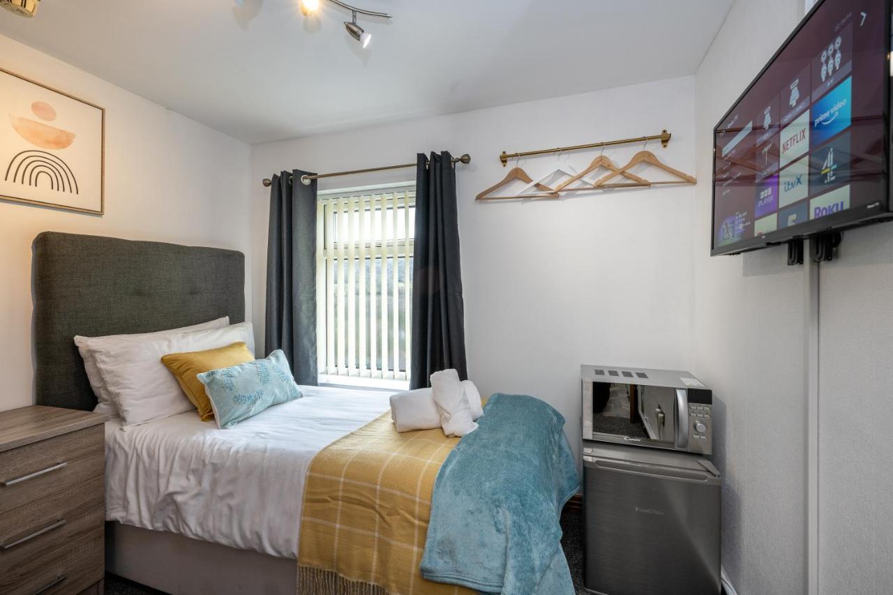 The New Lodge Pontardawe エクステリア 写真