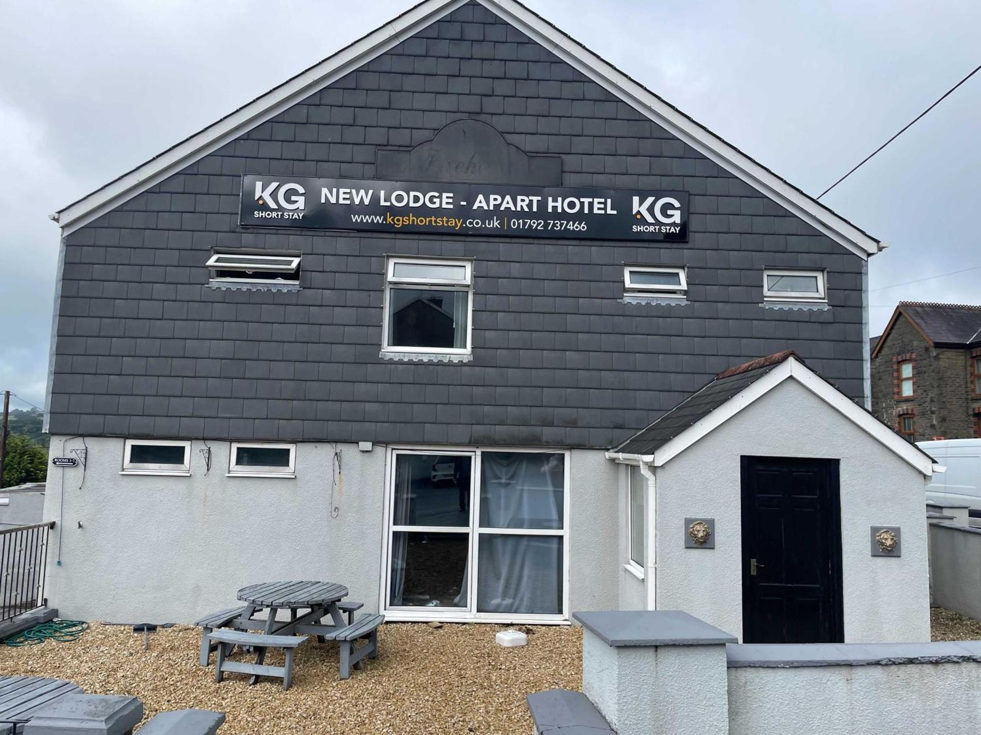 The New Lodge Pontardawe エクステリア 写真