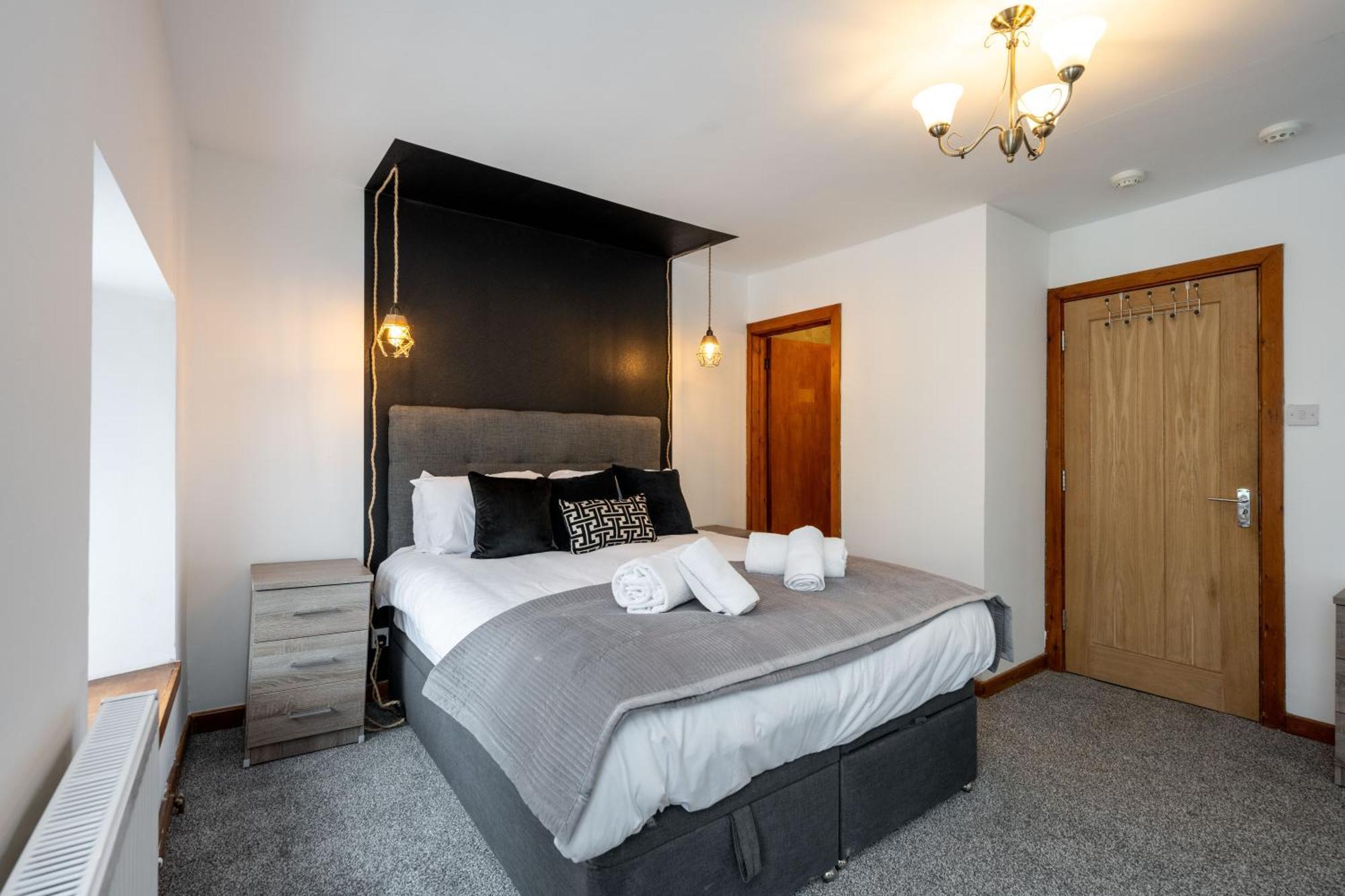 The New Lodge Pontardawe エクステリア 写真