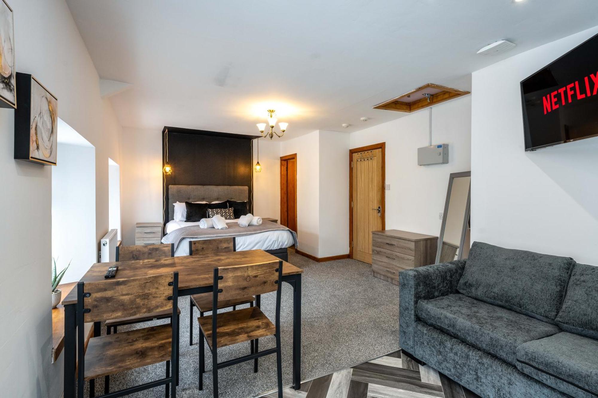 The New Lodge Pontardawe エクステリア 写真